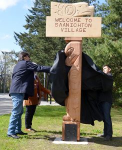 Saanichton Eagle Totem Unveiling